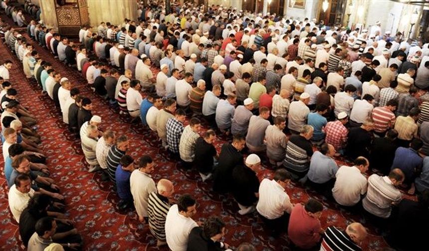 KIRŞEHİR CUMA HUTBESİNDE ŞEHİTLER VE GAZİLER UNUTULMADI