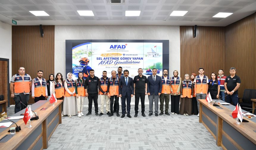 AFAD GÖNÜLLÜLERİNİN ÖZVERİSİ BELGEYLE TAÇLANDIRILDI