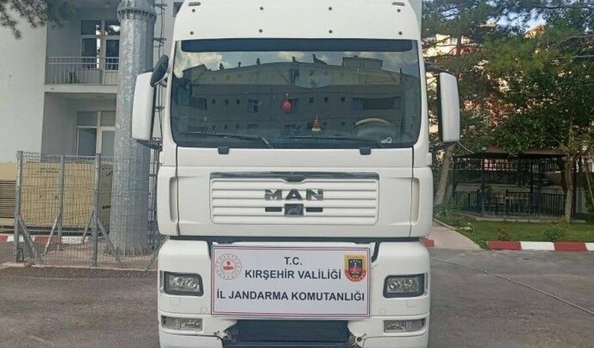 Kırşehir'de şasesi değiştirilen tır yol kontrolünde yakalandı
