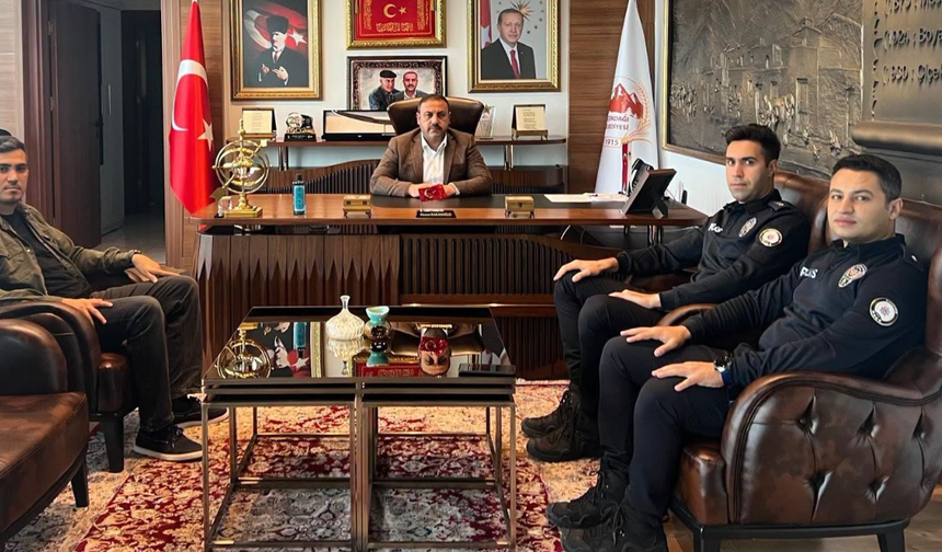 ÇİÇEKDAĞI’NDA EMNİYET TEŞKİLATINDAN BAŞKAN HAKANOĞLU’NA ZİYARET