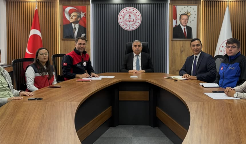 KIRŞEHİR’DE ÖĞRENCİLER İÇİN AFET VE GÖNÜLLÜLÜK PROJESİ