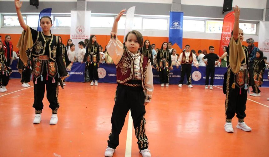 KIRŞEHİR’DE GENÇLİK YAZ KULÜBÜ ŞENLİKLE SONA ERDİ