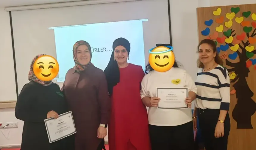 Ev ev gezerek anne ve bebeklerin yanında oldular!