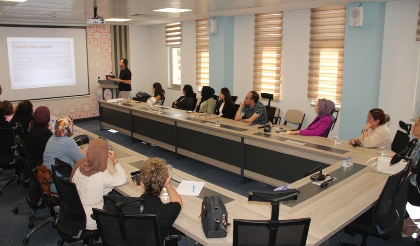KIRŞEHİR’DE YÜKSEK RİSKLİ GEBELİKLER İÇİN BİLGİLENDİRME TOPLANTISI