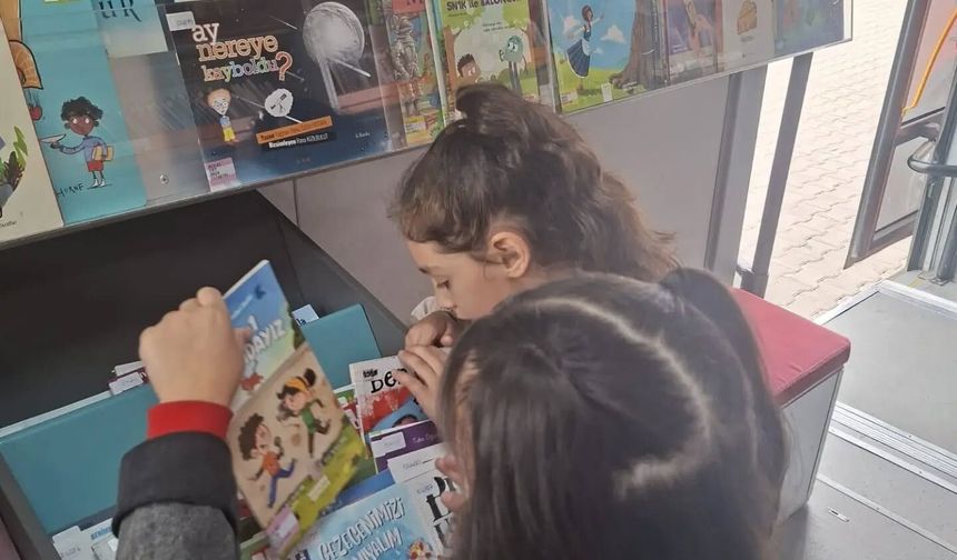 Gezici Kütüphane Cezaevi Lojmanları’nda kitapseverlerle buluştu!