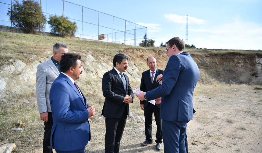 Akçakent'e dev spor yatırımı: Vali Demiryürek saha çalışmalarını yerinde denetledi