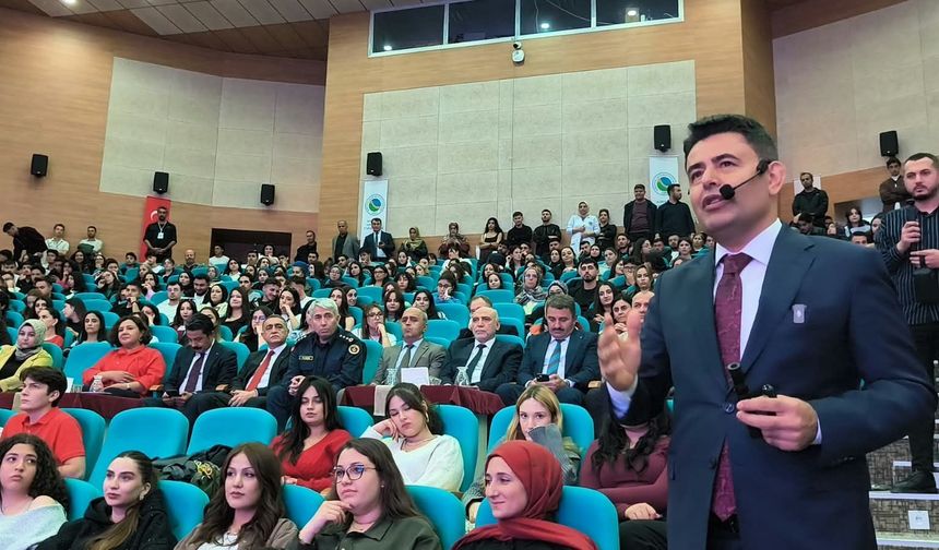 Bakan Yardımcısı Boyraz Kırşehir’de Gençlerle Buluştu