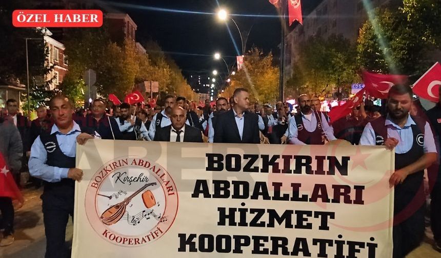 Kırşehir’de Cumhuriyet coşkusu Fener Alayı ile taçlandı