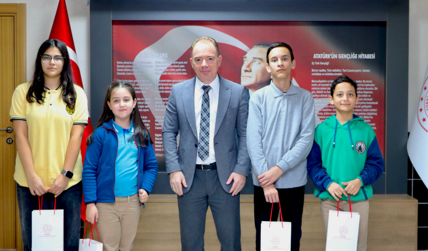 Kırşehir’de Cumhuriyet Yarışmalarının Kazananları Ödüllendirildi