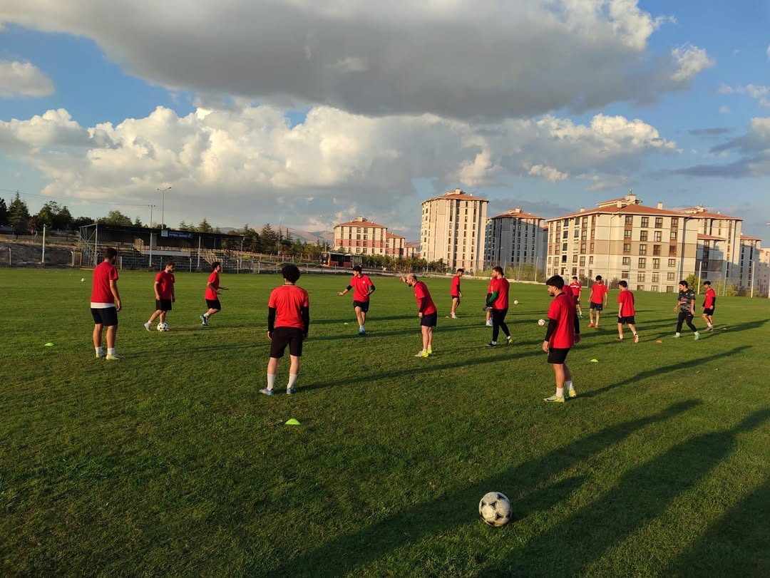 Kırşehir Gençlik Ve Spor İl Müdürümüz Sn. Yasin Çakmakçı Ve Spor Şube Müdürümüz Aslan Uçar, Bu S (1)
