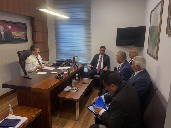 569292634 18299380696255336 6599534497680461504 N