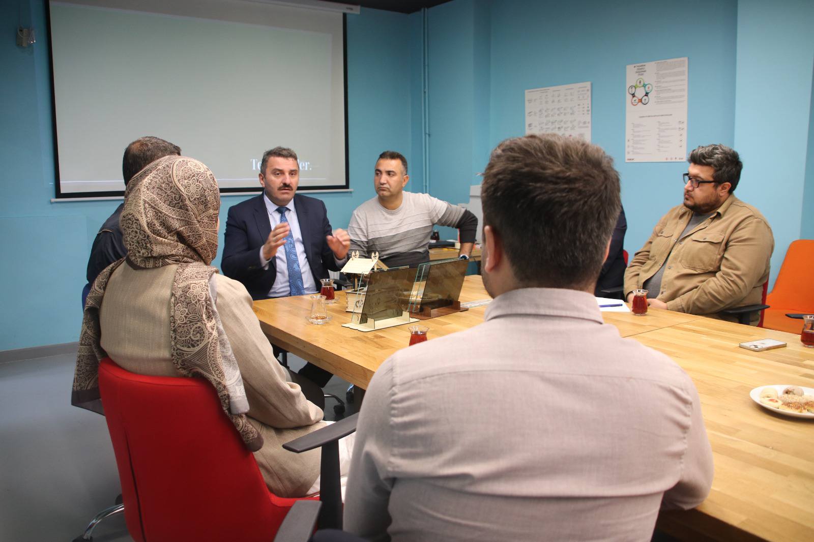 569461361 1256975006471935 2102733164417610563 N