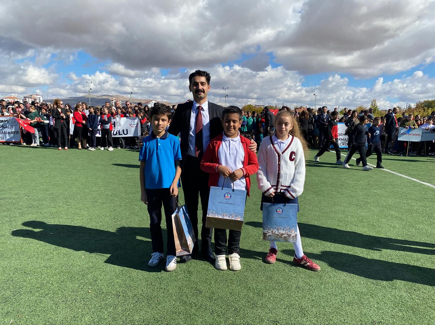 570727261 17883867984392914 560899516778228452 N