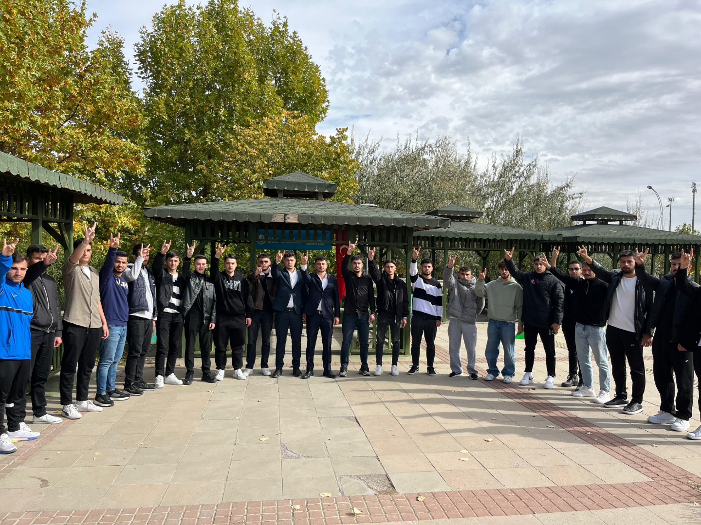 573927992 2706577126362089 7716733683987625563 N