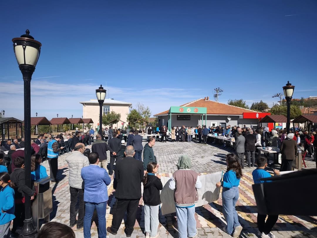 Kaymakamımız Sayın Yasin Erman, Belediye Başkanı Sayın Yılmaz Kiliç, Daire Amirleri Ve Kıymetli (3)