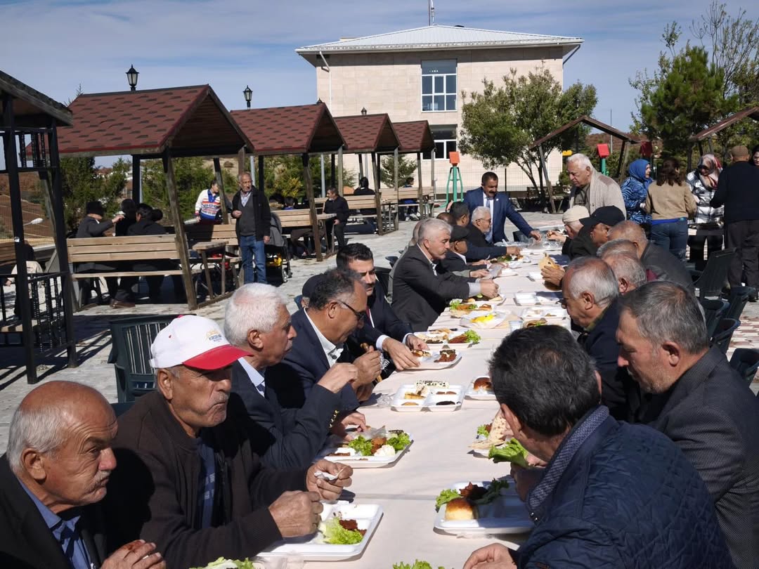 Kaymakamımız Sayın Yasin Erman, Belediye Başkanı Sayın Yılmaz Kiliç, Daire Amirleri Ve Kıymetli (5)