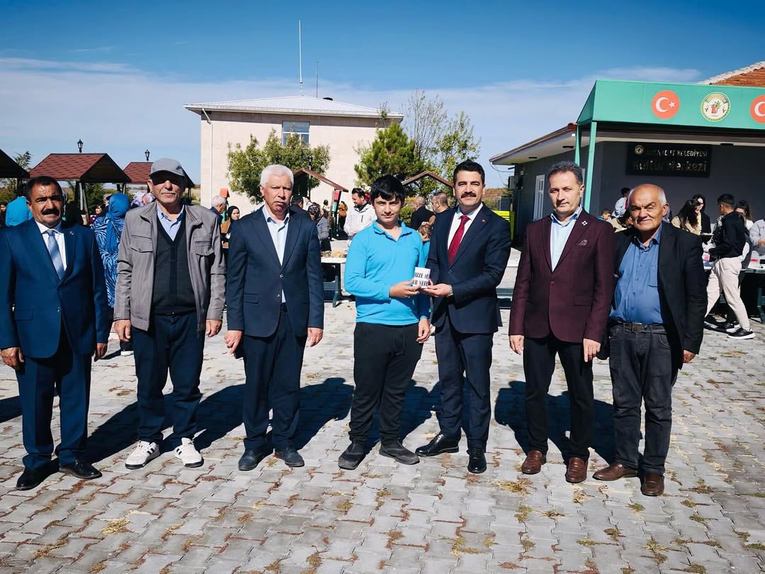 Kaymakamımız Sayın Yasin Erman, Belediye Başkanı Sayın Yılmaz Kiliç, Daire Amirleri Ve Kıymetli (7)