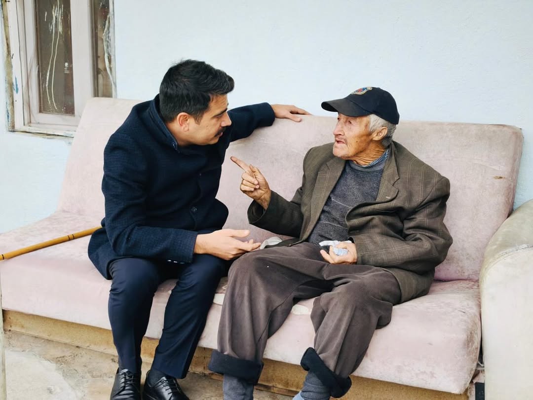 Kaymakamımız Sayın Yasin Erman Taşoluk Köyü’nde Ikamet Eden Naci Kaya Amcamızı Ziyaret Ederek Ke (2)