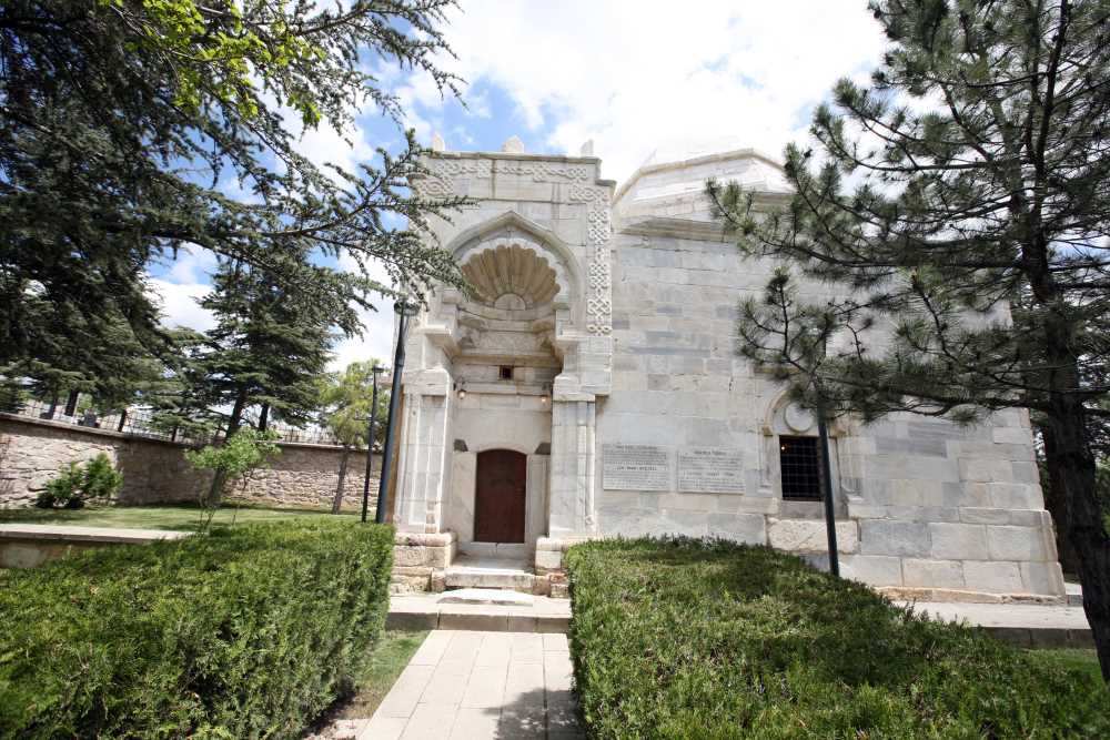 20171127131147640 Kirsehir Asik Pasa Turbesi