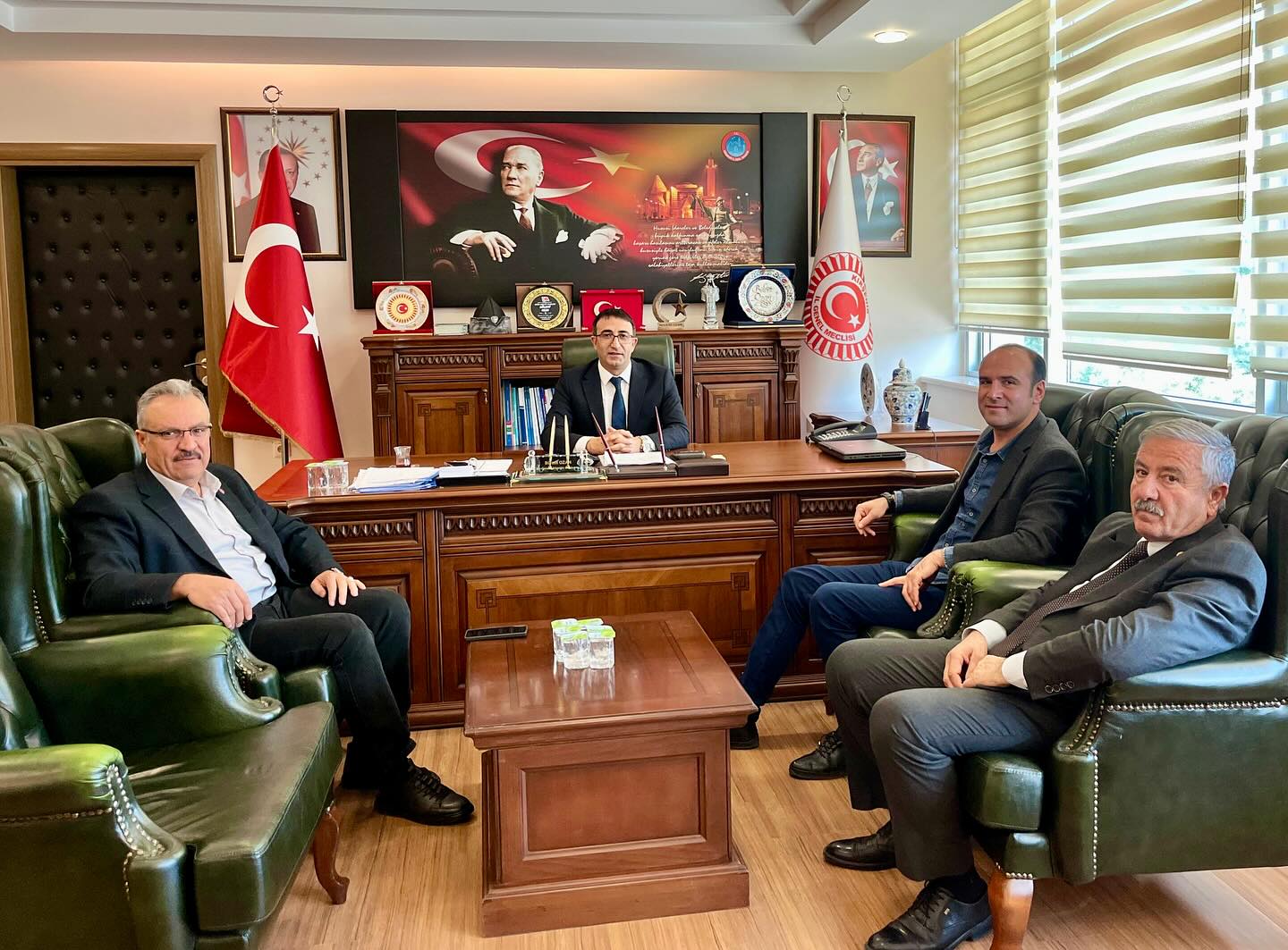 573394975 18418139233117167 8158203101418704500 N