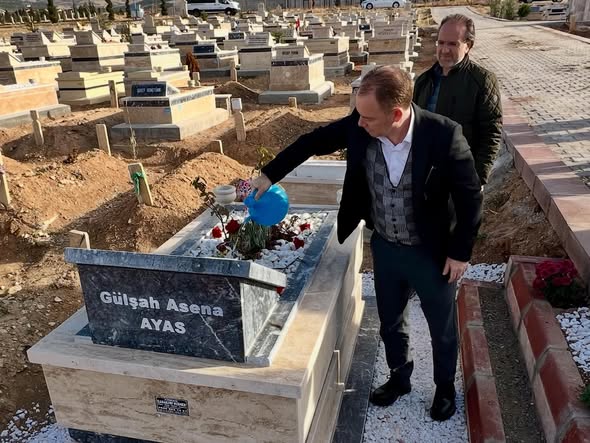 584244294 18297705652280266 2141835331888501724 N