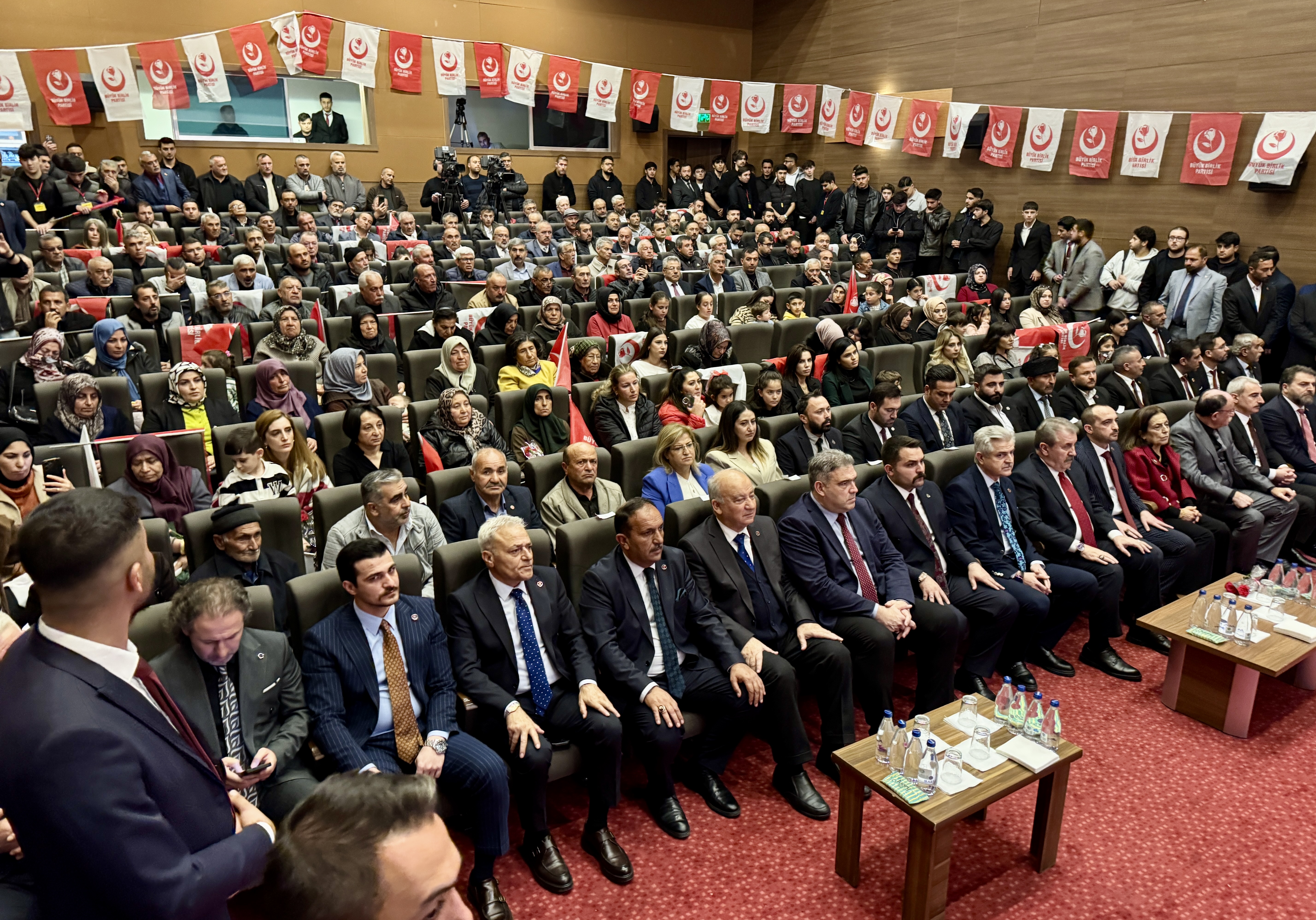 A A 20251116 39723733 39723726 B B P G E N E L B A S K A N I D E S T I C I P A R T I S I N I N K I R S E H I R I L K O N G R E S I N D E K O N U S T U