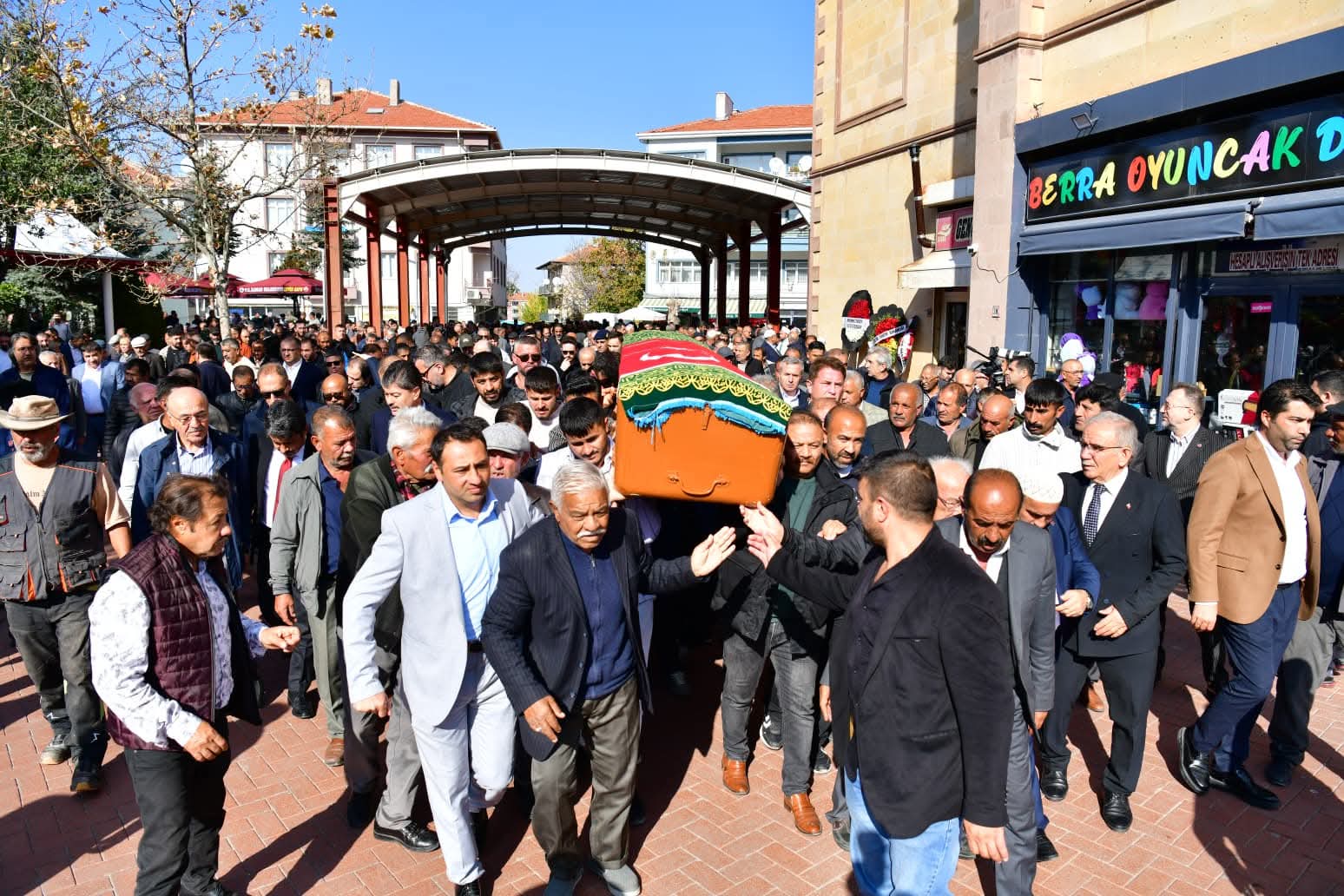 F B I M G 1762695232728