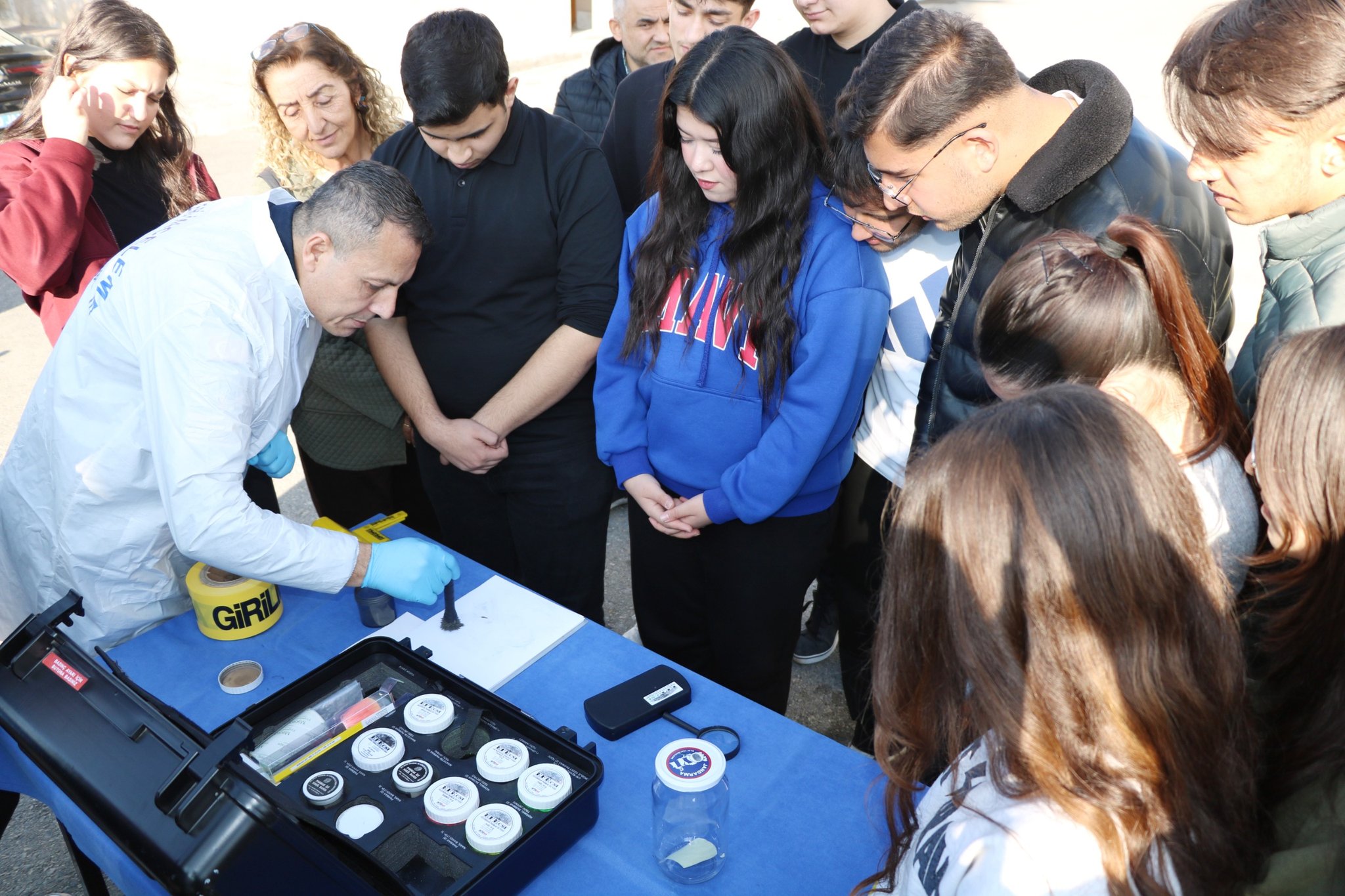 G6S Zpou X E A At Ry H