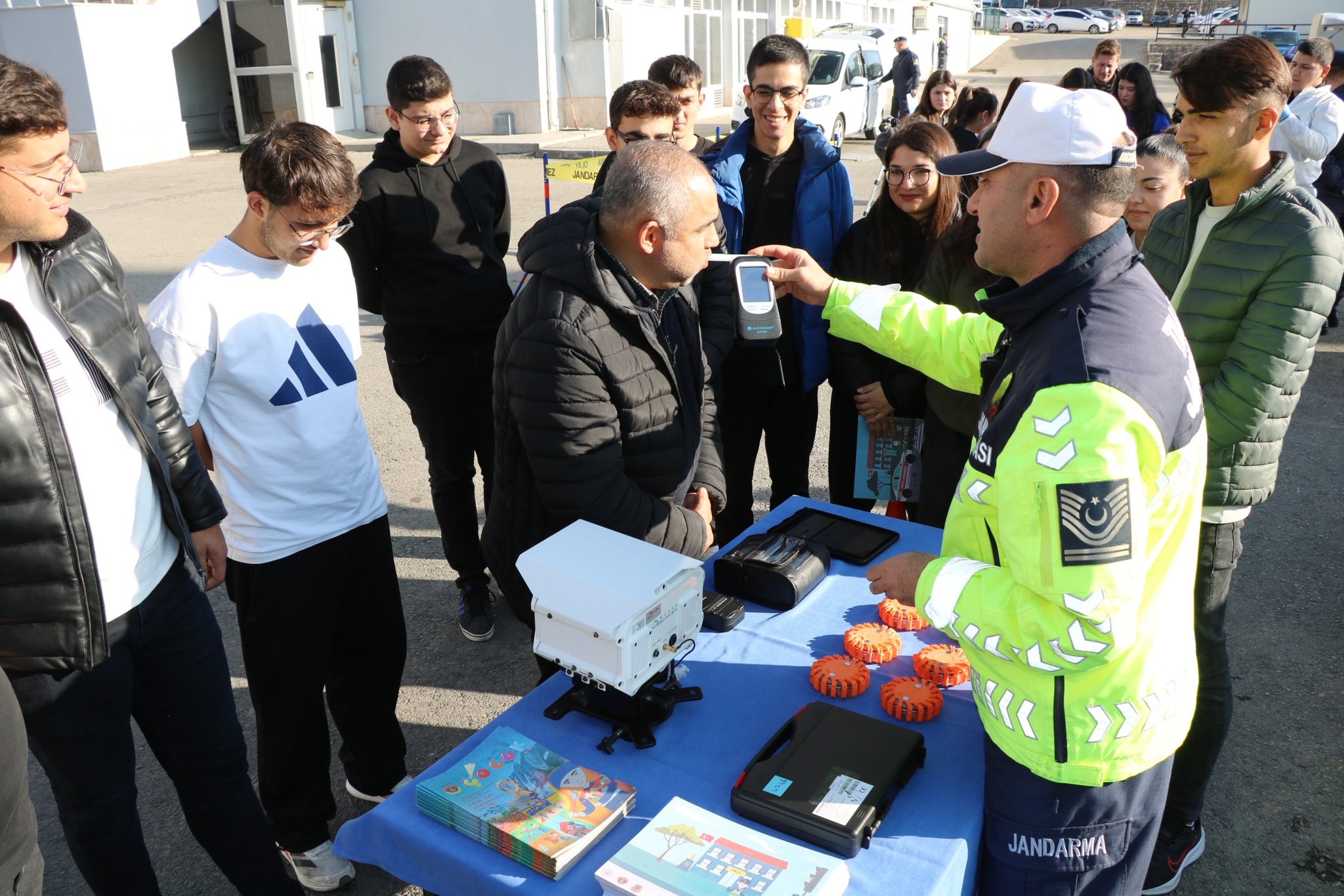 G6S Zprh W Q A Aa Ldv