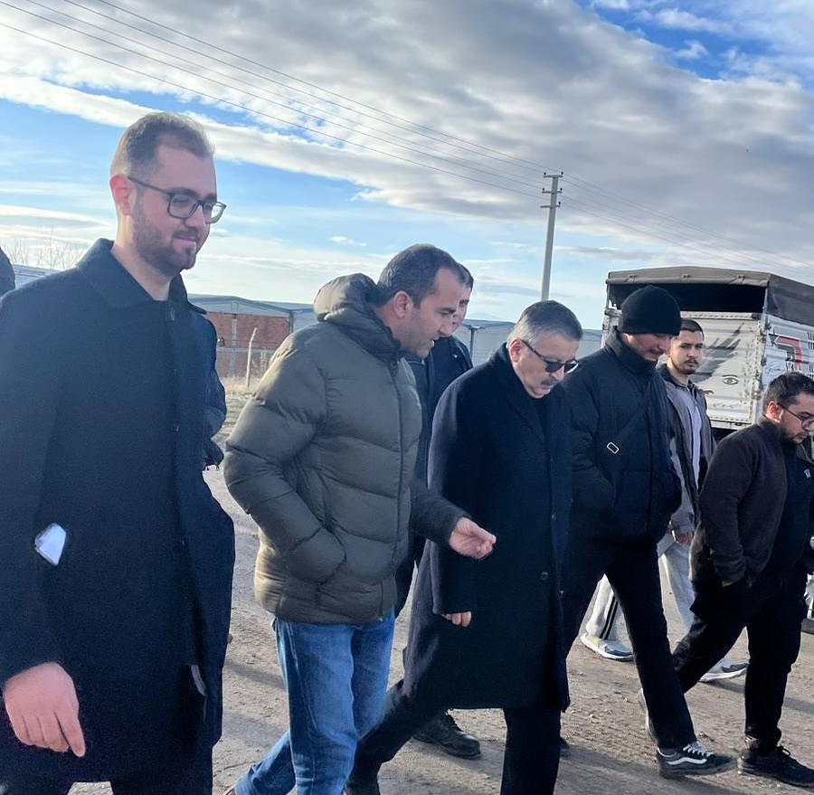 586701361 18109797928720188 7094458933240808724 N