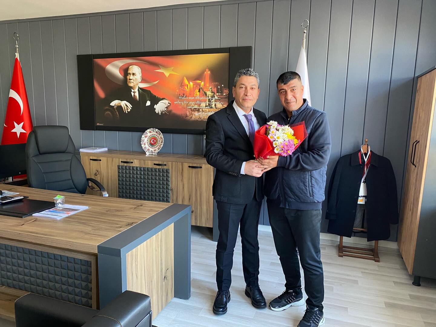 588203211 17887767039392914 5551520901334300204 N