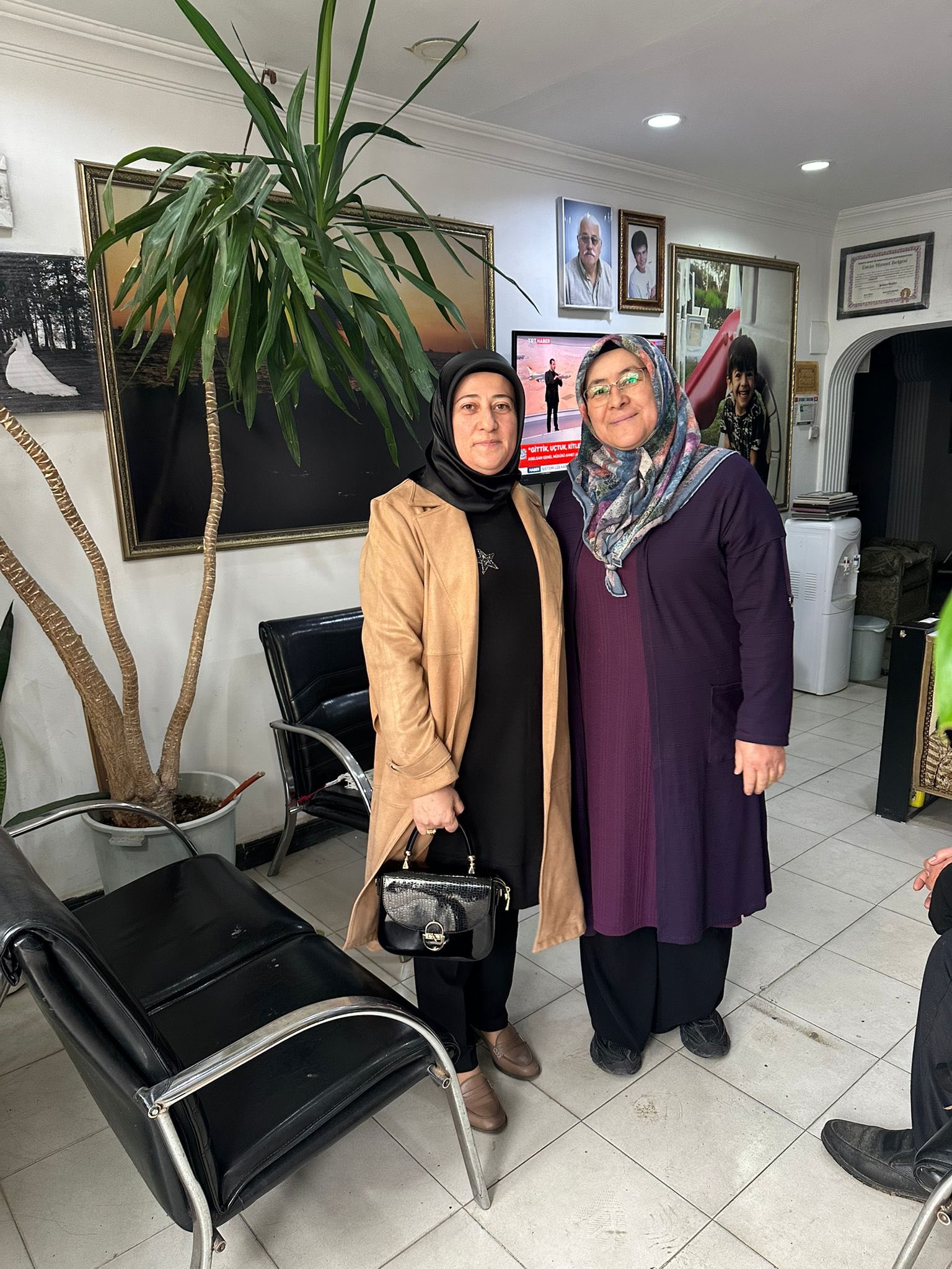 593997375 25233398546344184 4569486964717097294 N