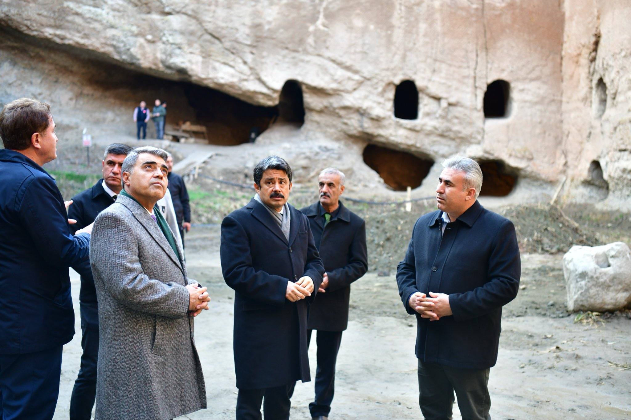 595715174 1665142891514174 1540008754726282202 N