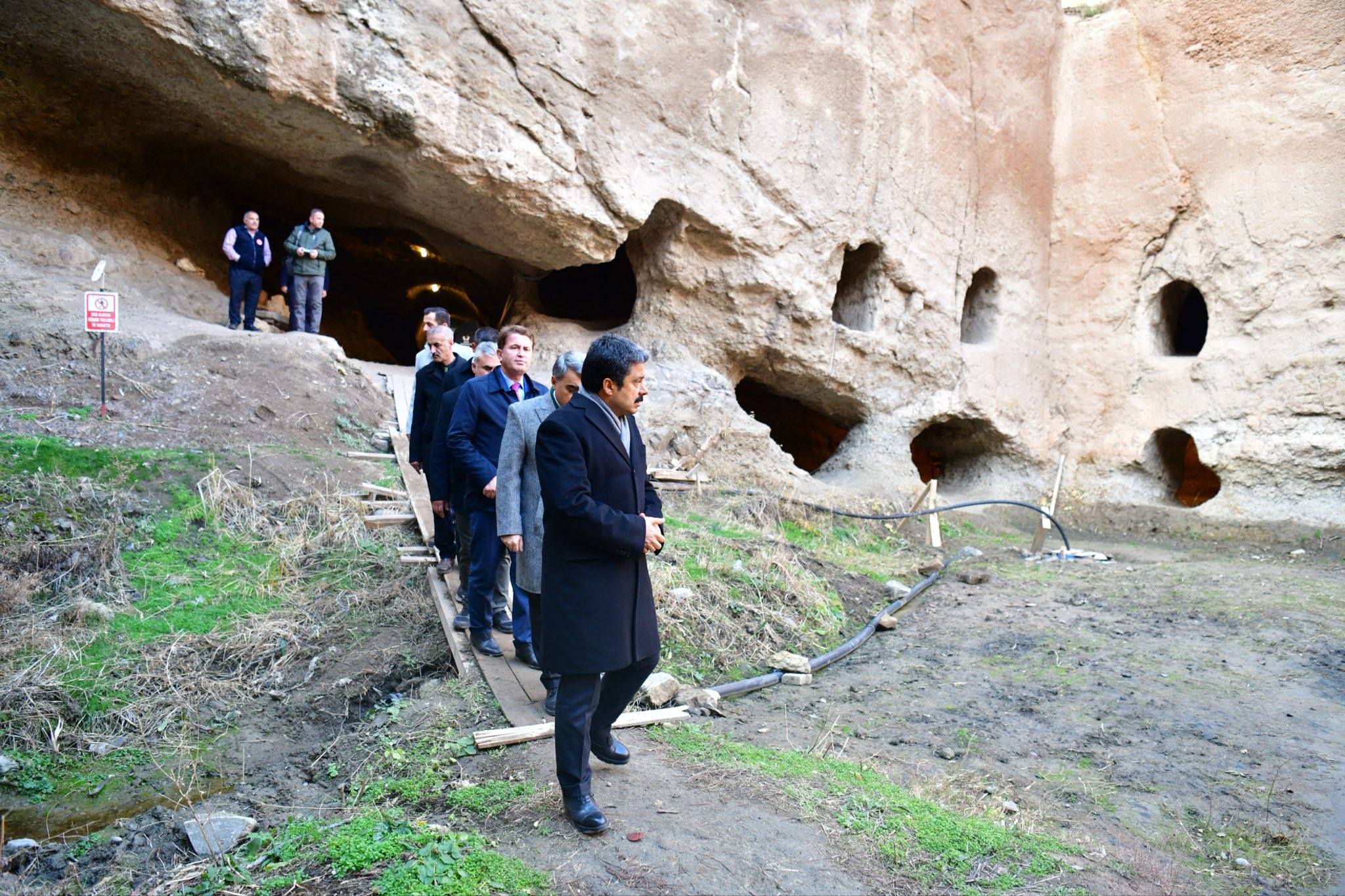 595727877 1665142821514181 5076490111434918585 N