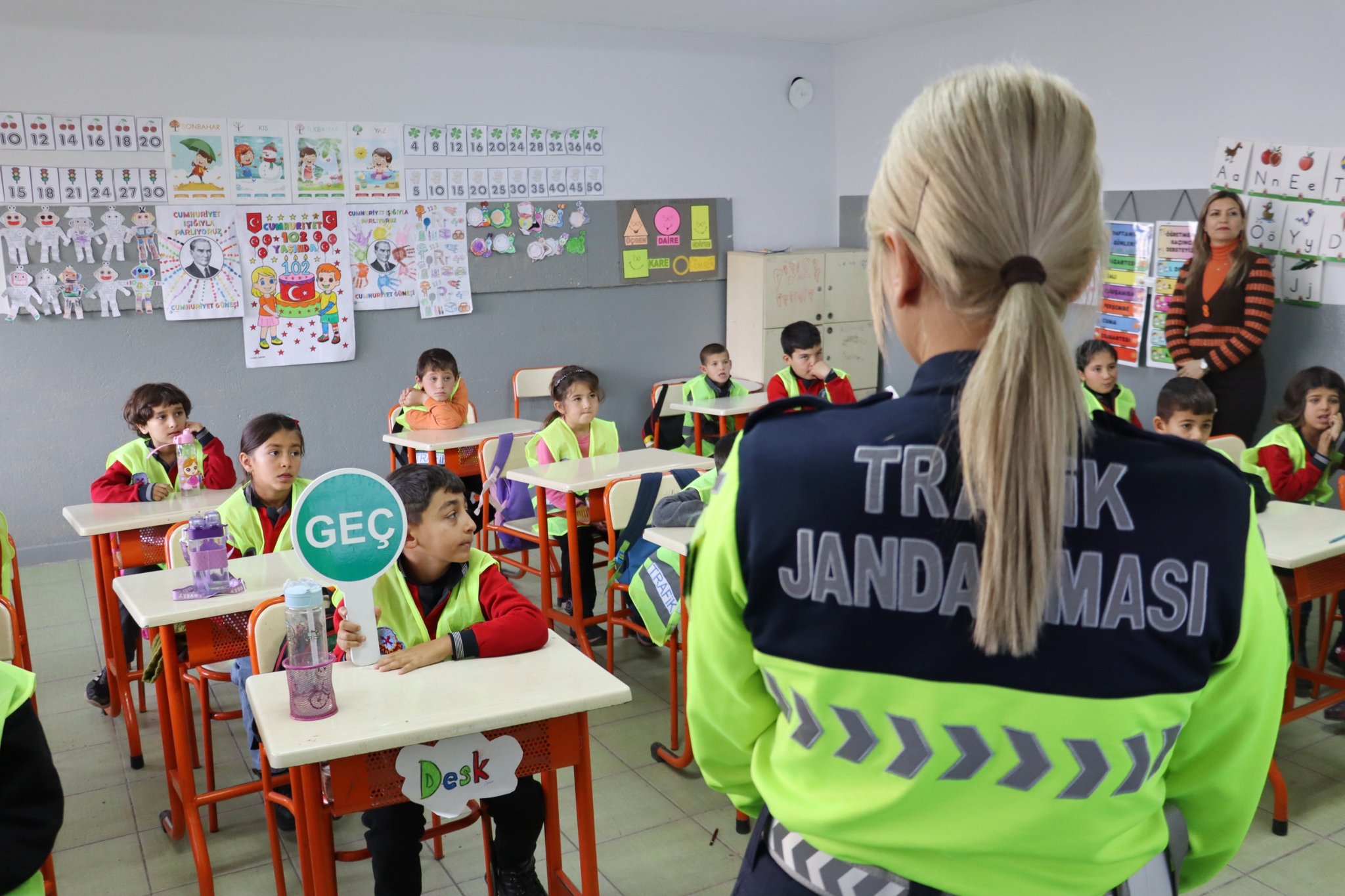 G8D Jh Q E Wk A Argo8