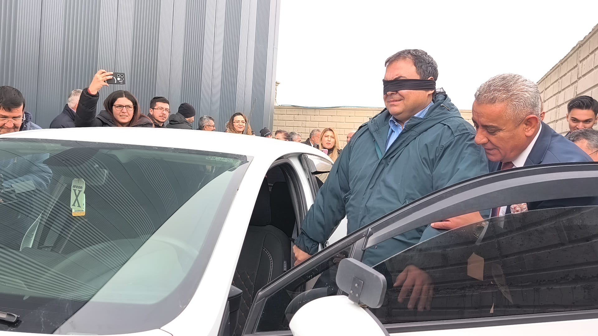 217E8Eda F613 42Ee 8A58 5B994D83E13B