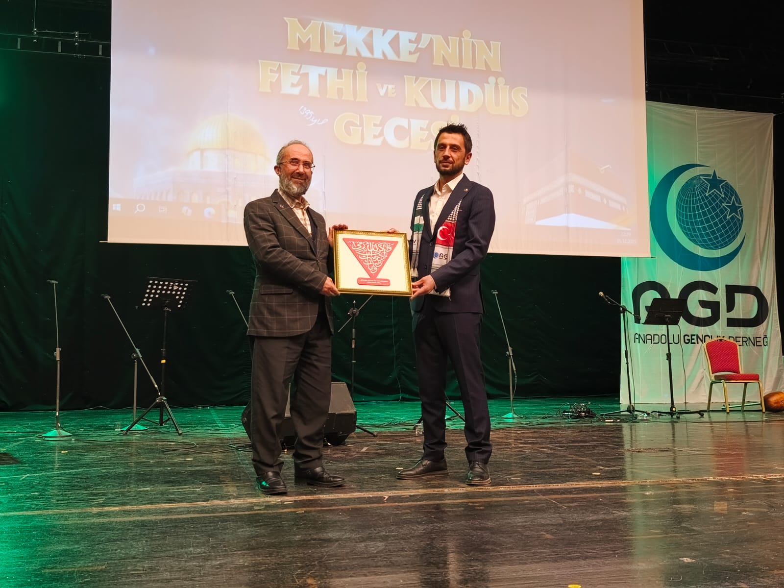 3252A93C C97B 4987 978D 8Bdd1Bacd080