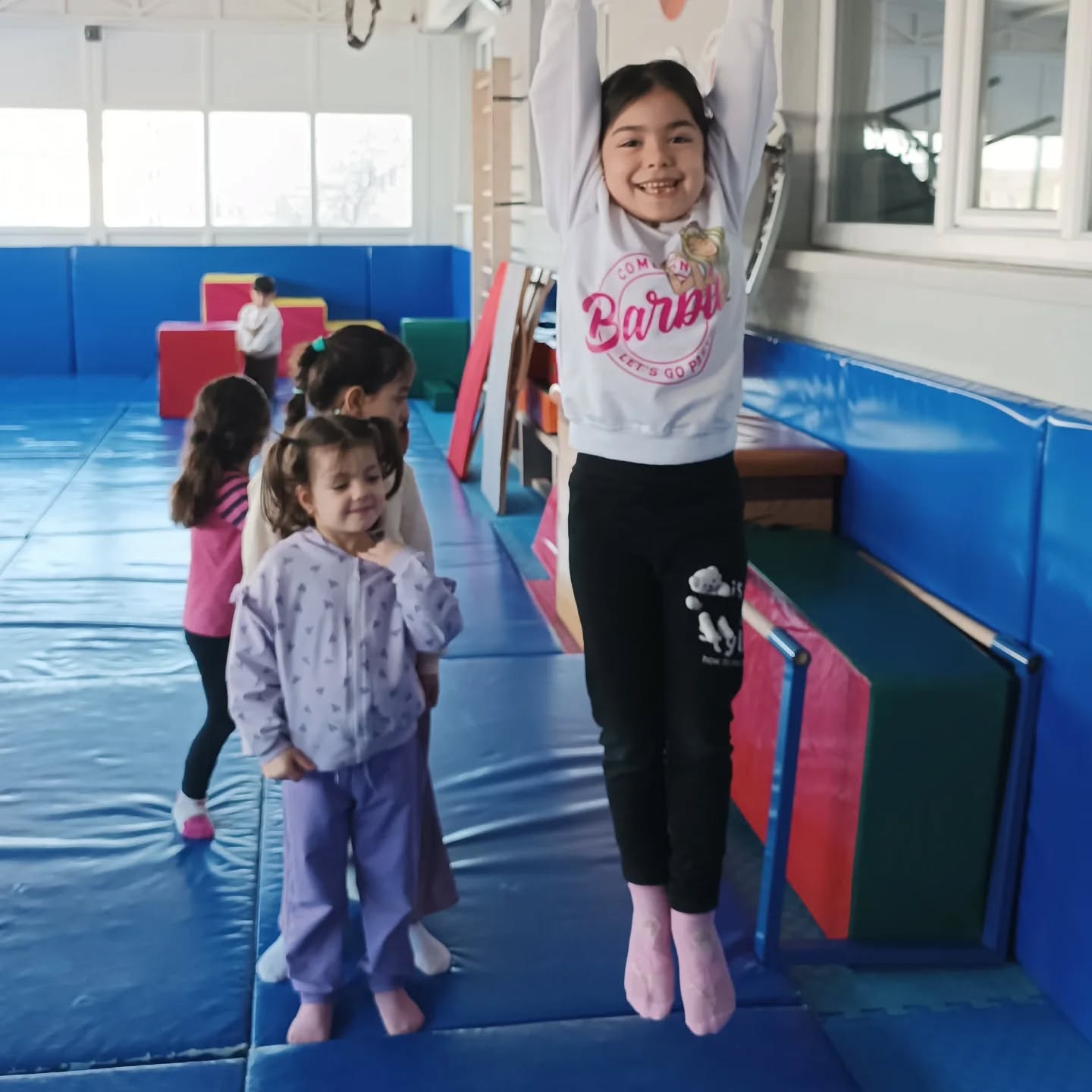 610545006 18341370529231791 6388564750876585853 N