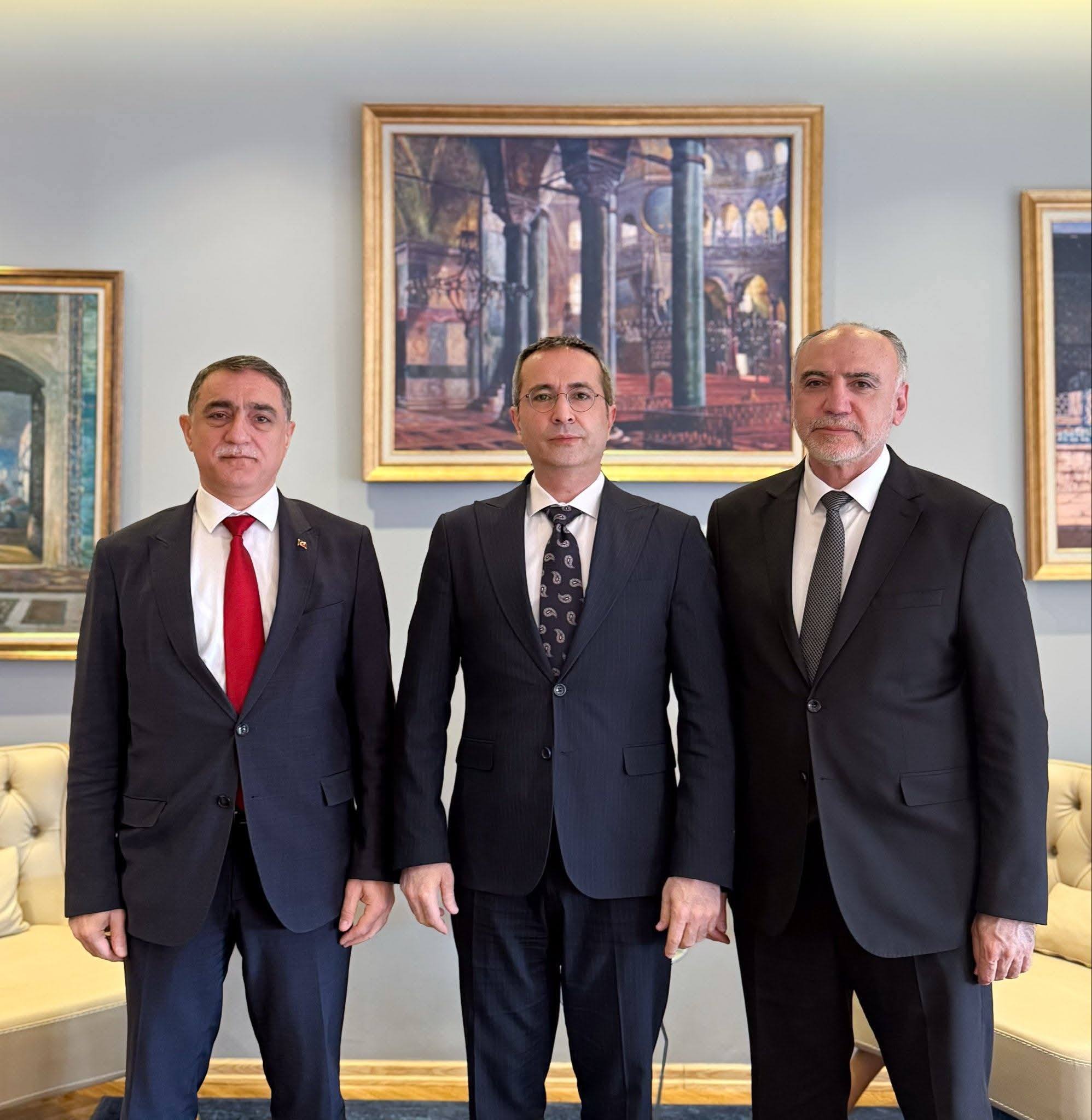 623868896 1708762360485560 2415978707314012742 N