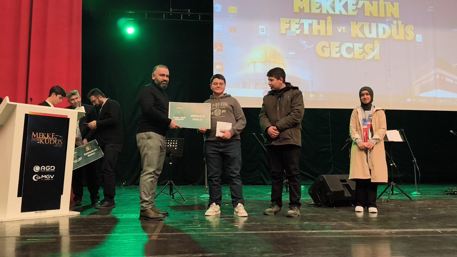 C872B4A8 4451 4D67 9D0A 812A883E4354