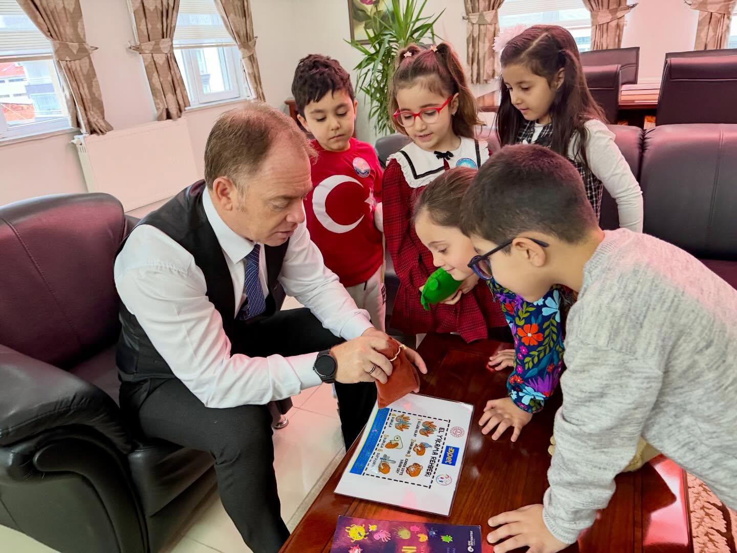 631215082 18306938869280266 7664451475143139605 N