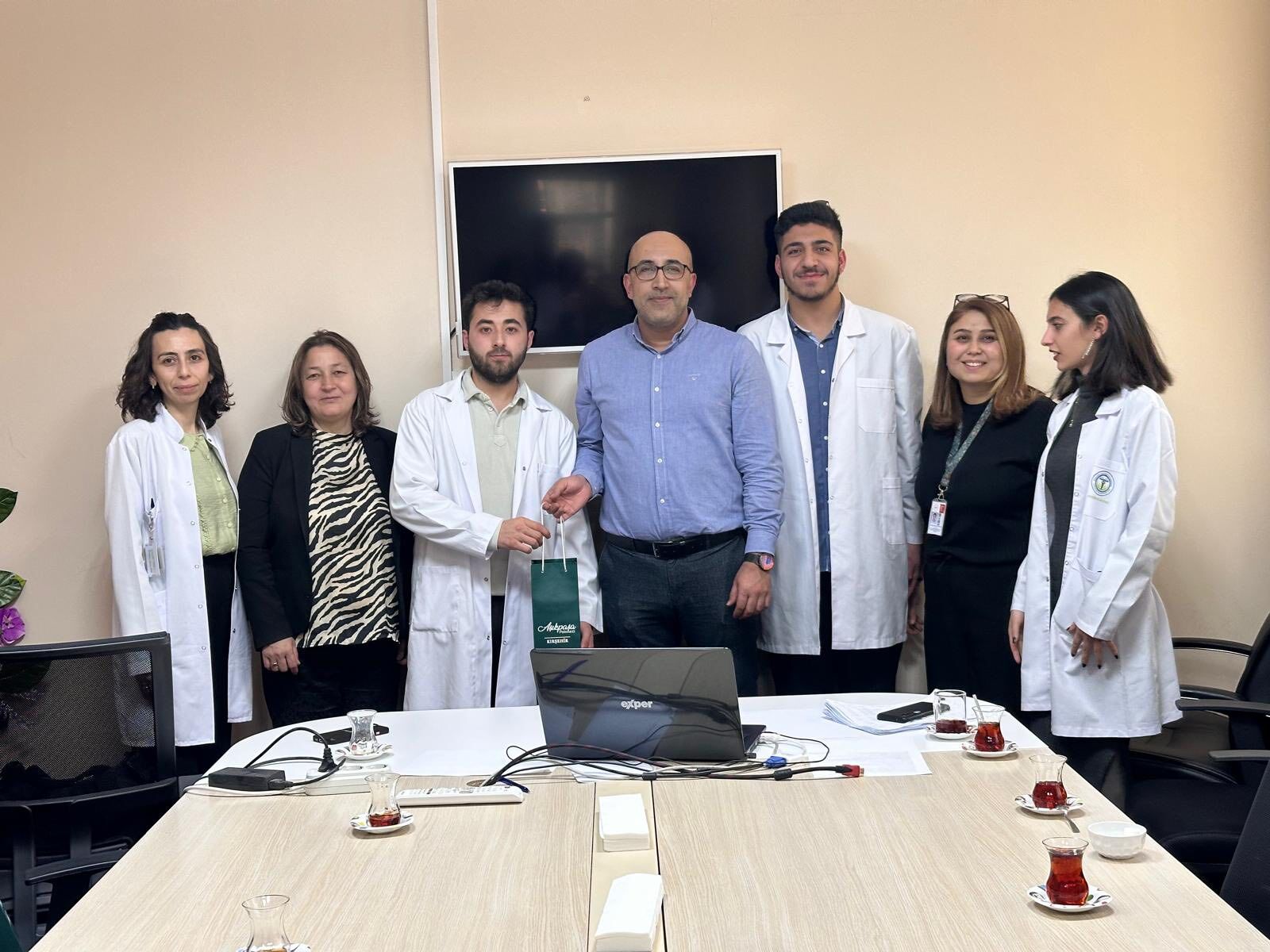 636988935 1353290016840433 6174157519572225313 N