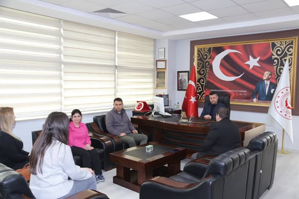 637431529 926810926525995 7415426783685608640 N