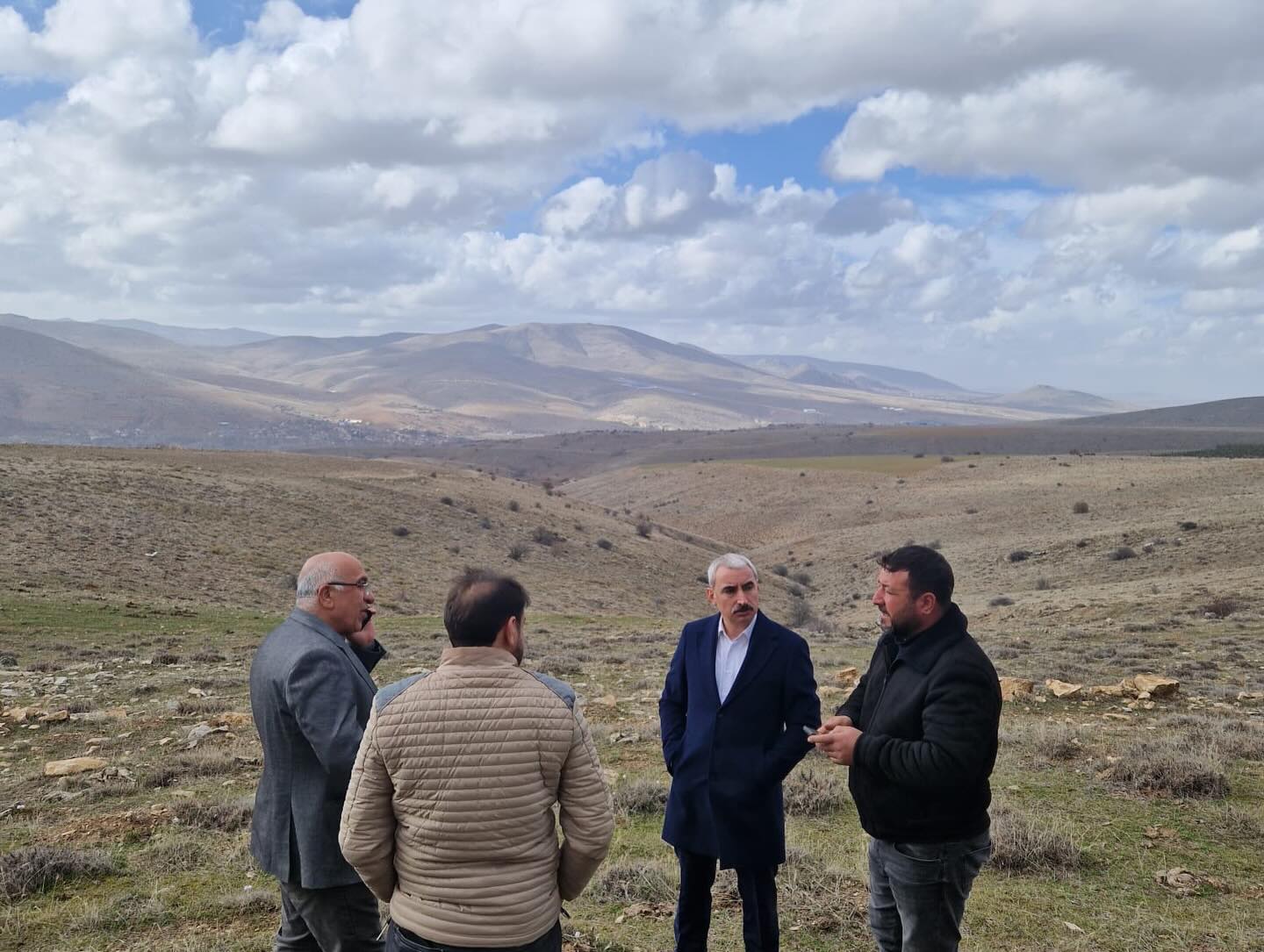 639436403 17974975704004141 2102466588542502730 N