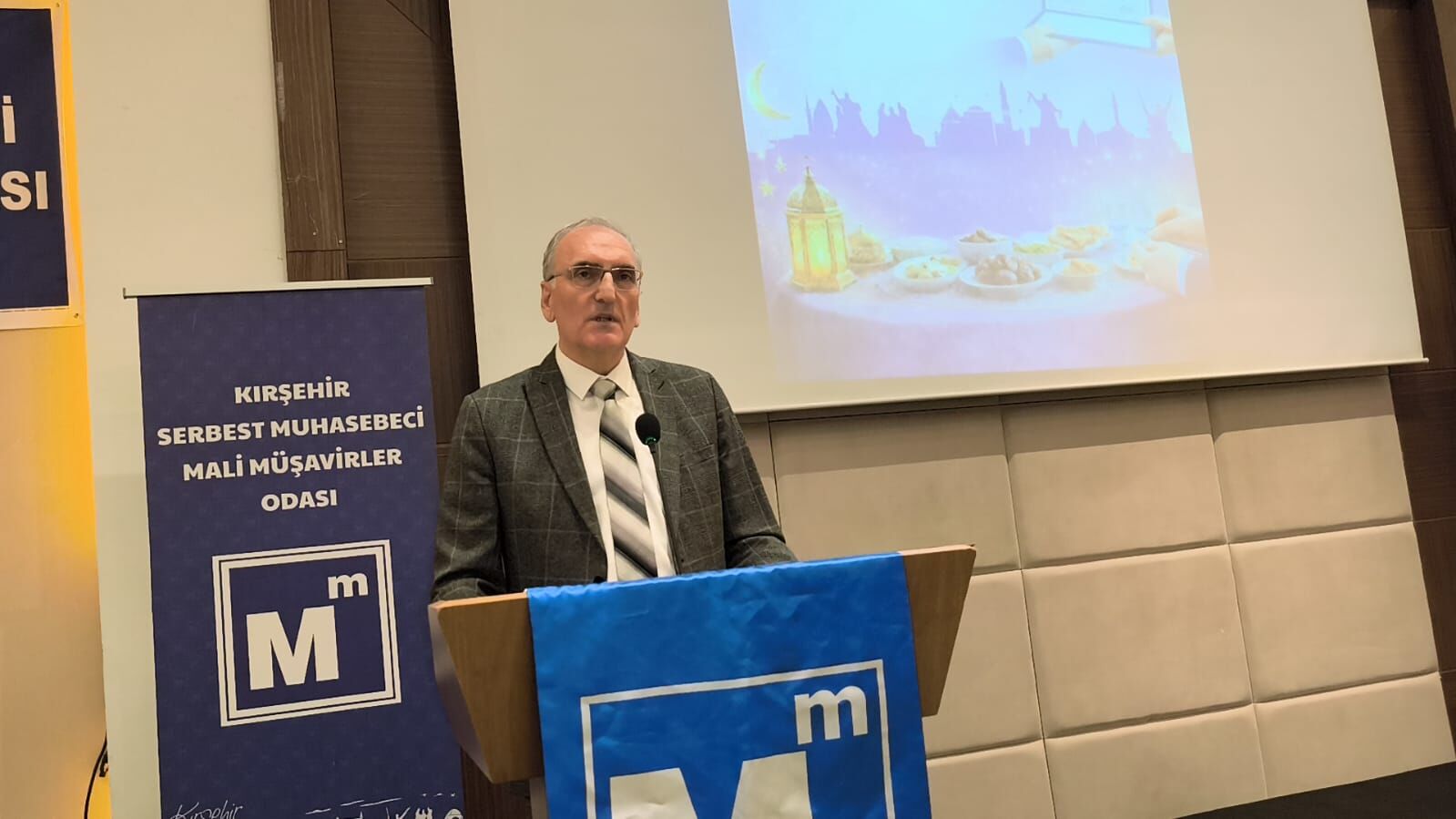 2659718D 7661 4703 B96D 6A37F51C00Aa