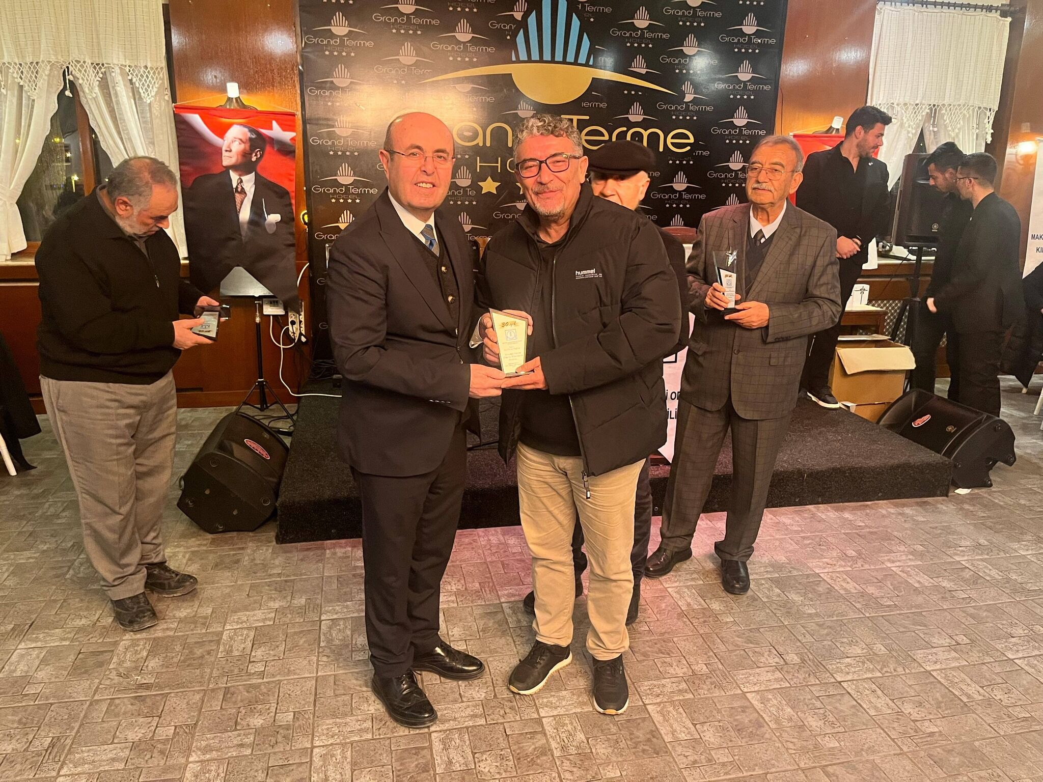 644840831 1627242884977647 8359382248448548593 N