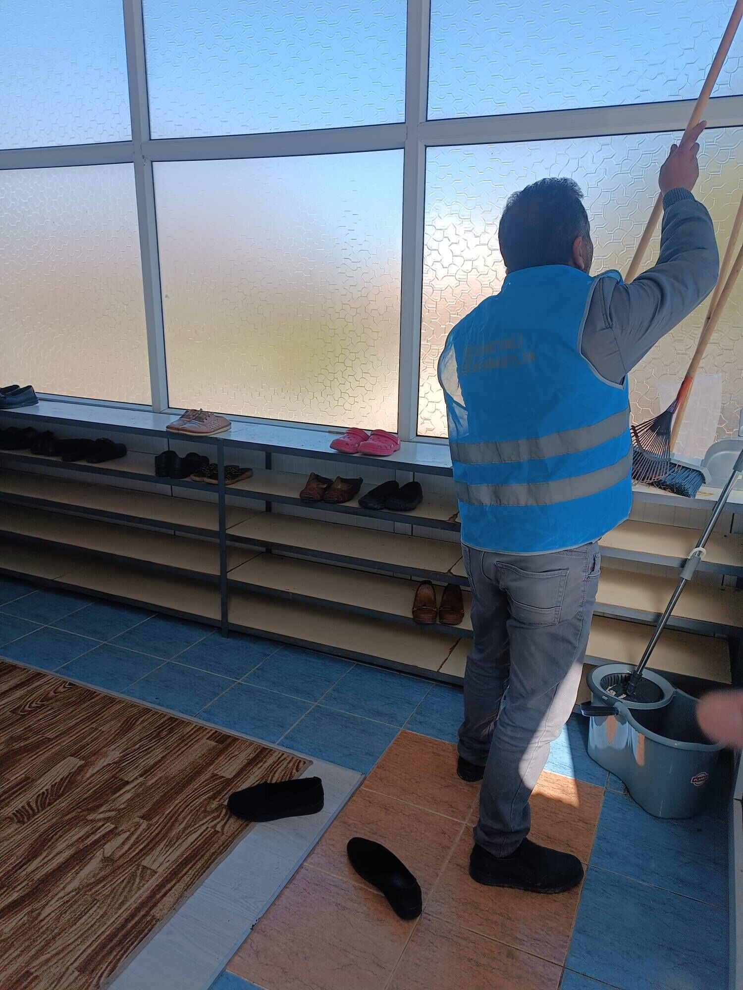 644946833 4219376358377441 3235763756648463584 N