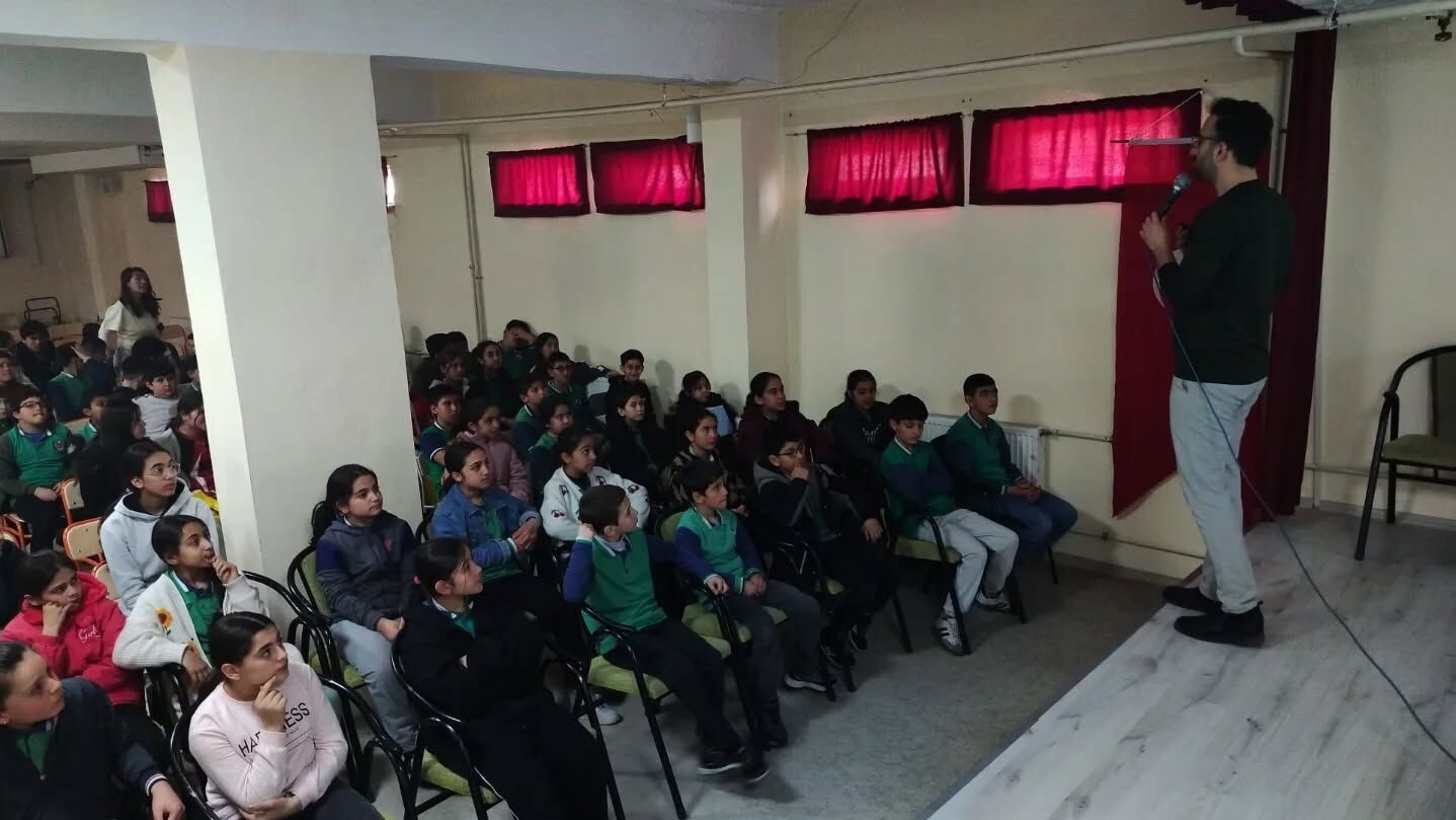 649237643 18313350871282389 1759092517115739827 N