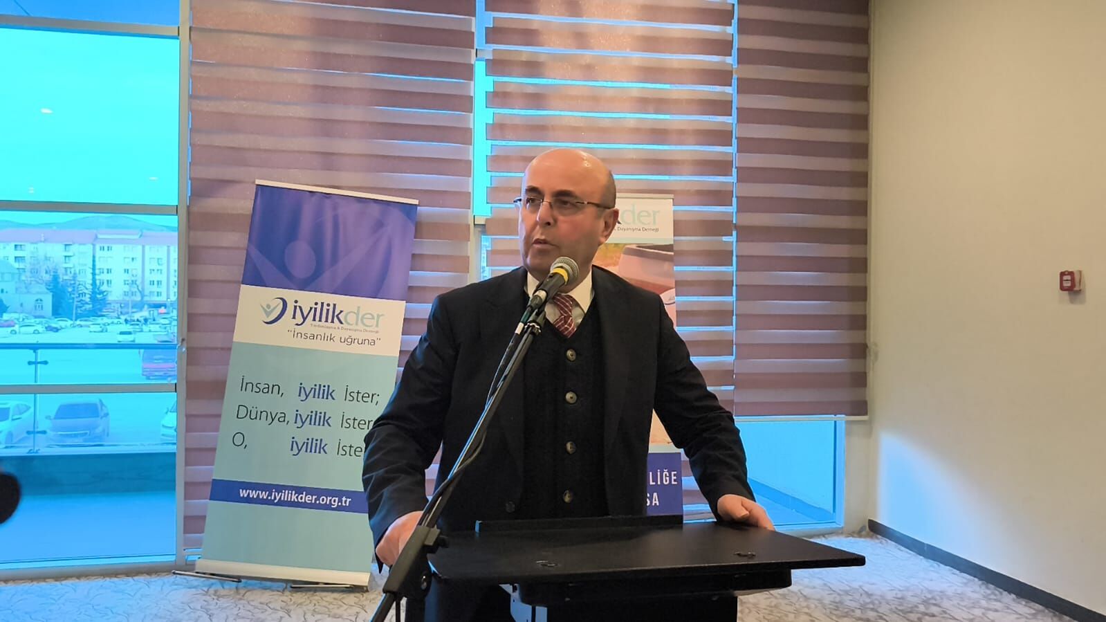 75486359 895F 473C 9468 A3E51177A09B