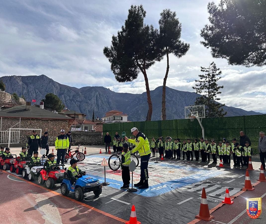 H C Y5 Xi W Q A A A J Q D